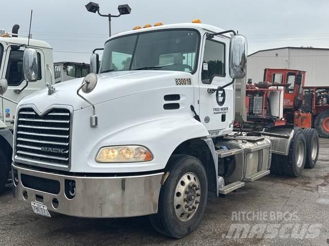 Mack CXU613 Trekkers