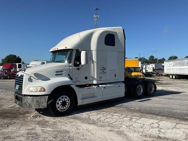 Mack CXU613 Trekkers