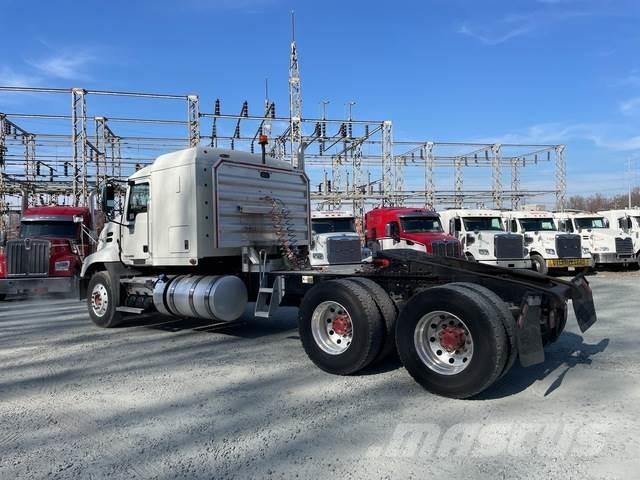 Mack CXU613 Trekkers