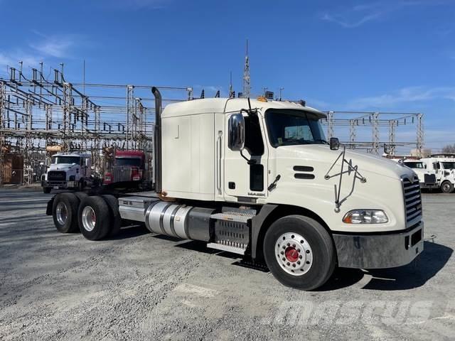 Mack CXU613 Trekkers