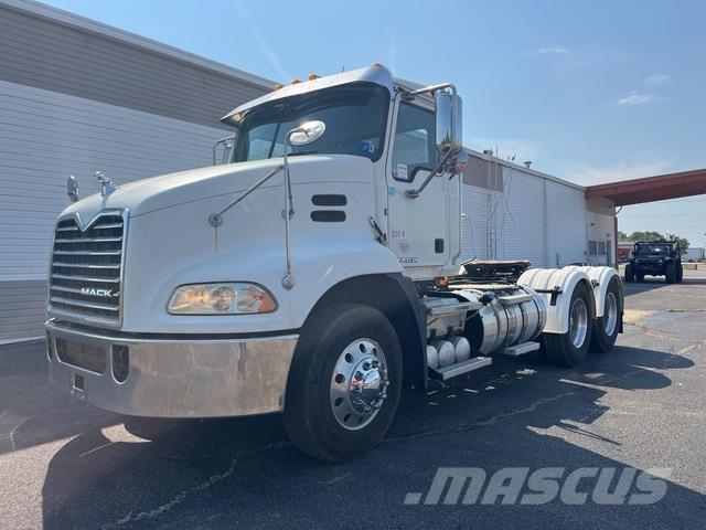 Mack CXU613 Trekkers