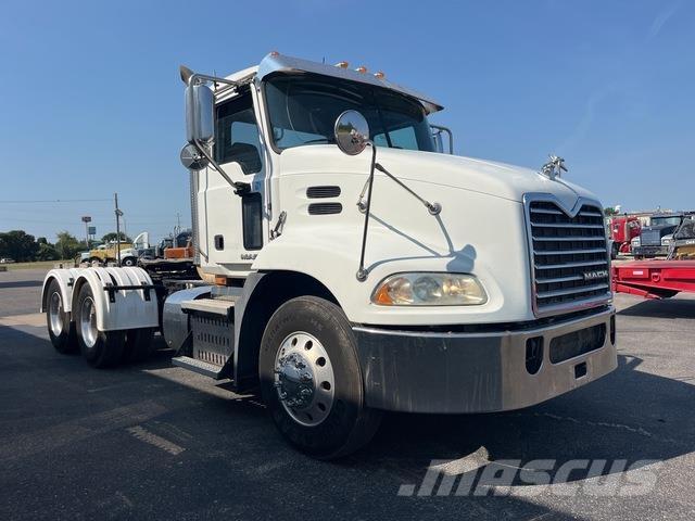 Mack CXU613 Trekkers