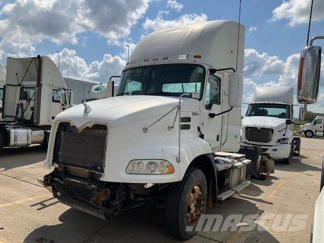 Mack CXU613 Trekkers