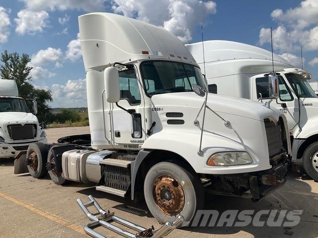 Mack CXU613 Trekkers