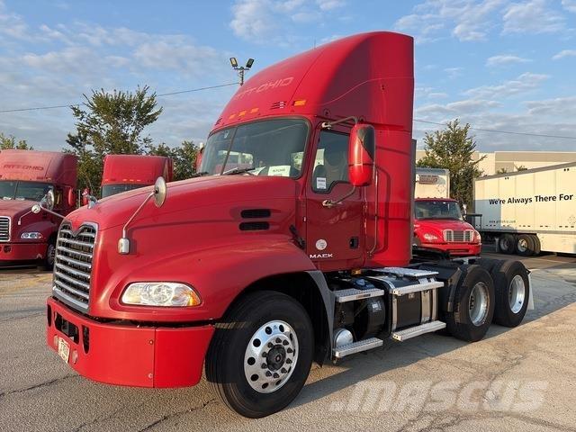Mack CXU613 Trekkers
