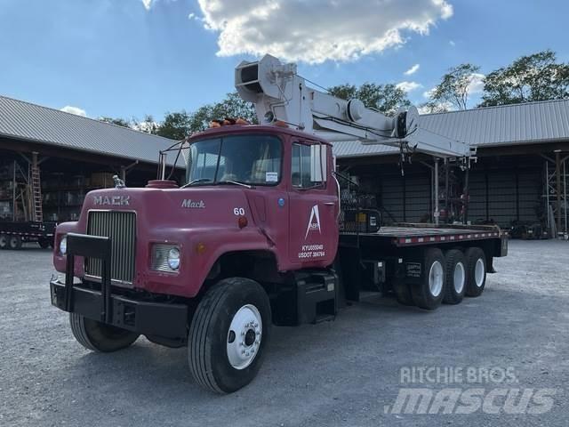 Mack DM686S Anders