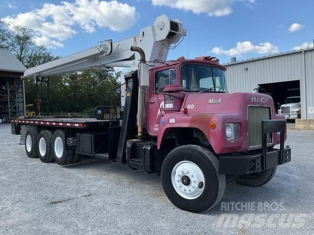Mack DM686S Anders