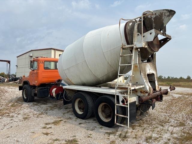 Mack DM690 Water tankwagens