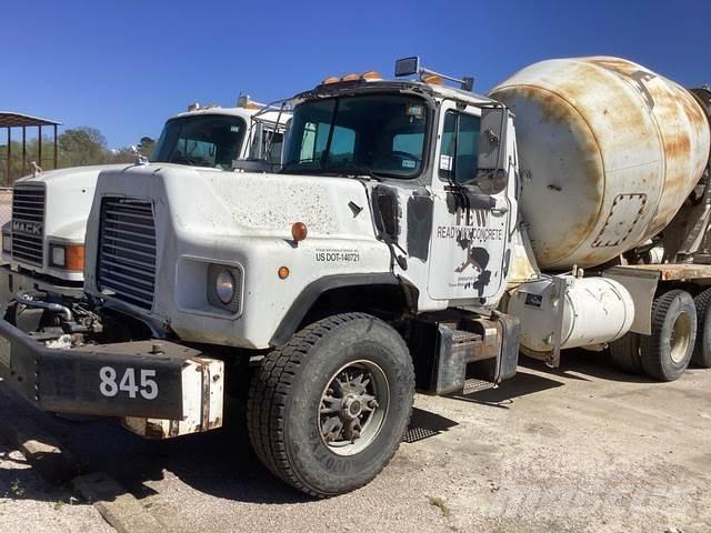 Mack DM690S Anders