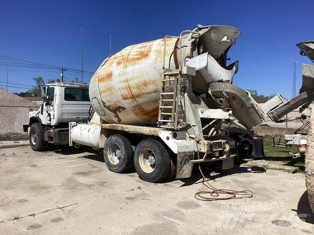Mack DM690S Anders
