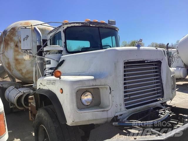Mack DM690S Anders