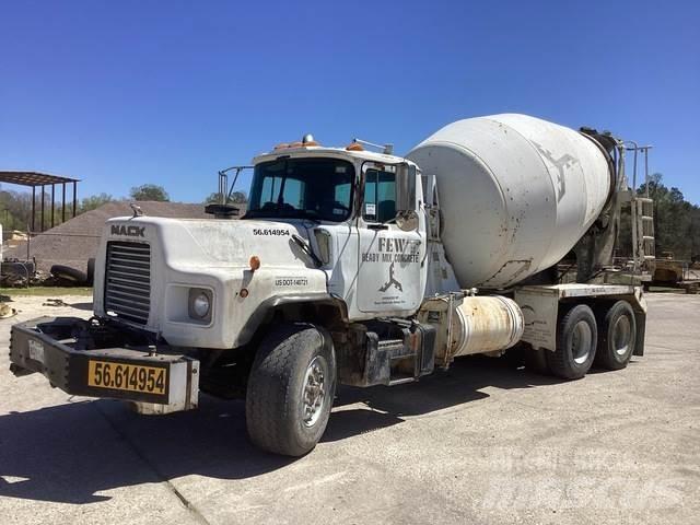 Mack DM690S Anders