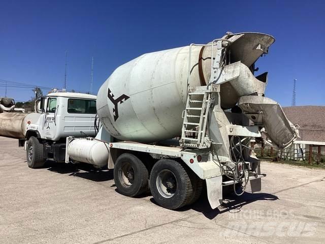 Mack DM690S Anders