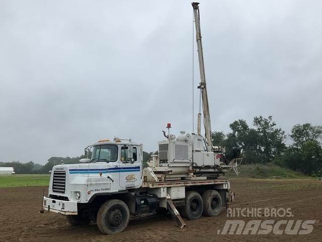 Mack DMM6906S Mobiele Boorinstallatie