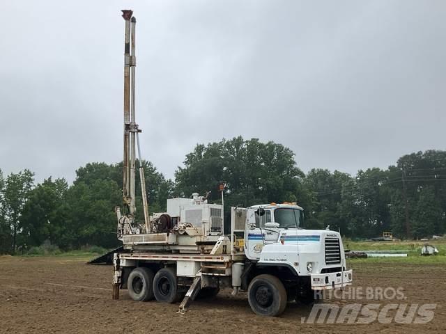 Mack DMM6906S Mobiele Boorinstallatie
