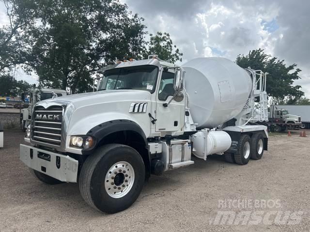 Mack GR64F Anders