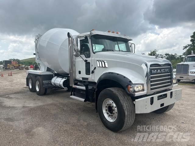 Mack GR64F Anders