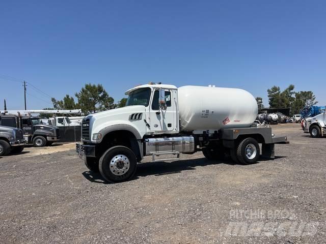 Mack GU432 Tankwagen