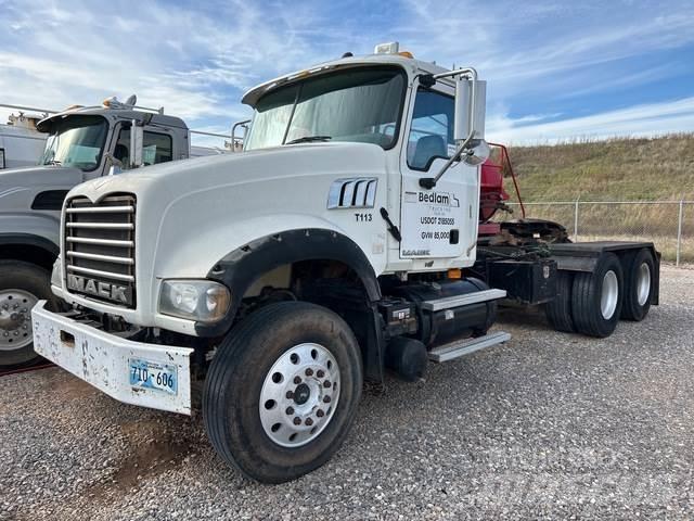 Mack GU713 Trekkers