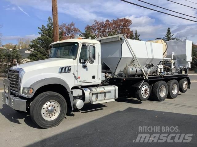 Mack GU713 Betonmixers en pompen