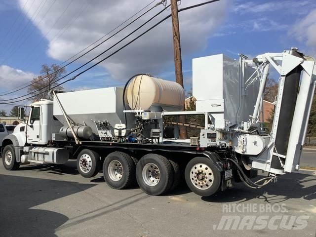Mack GU713 Betonmixers en pompen
