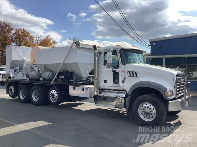 Mack GU713 Betonmixers en pompen