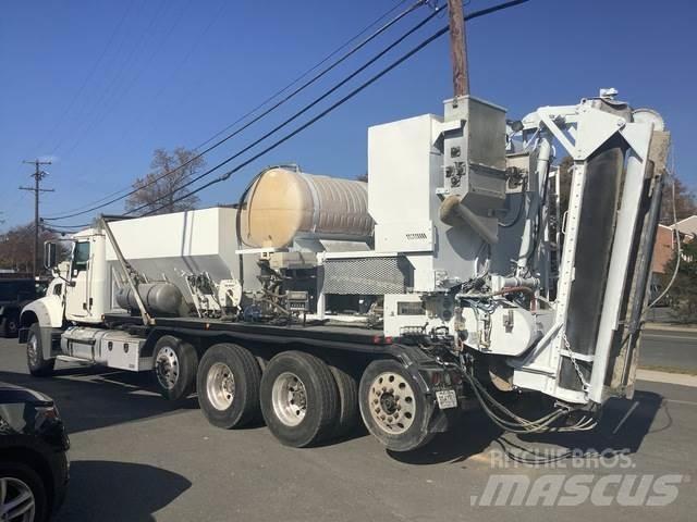 Mack GU713 Betonmixers en pompen