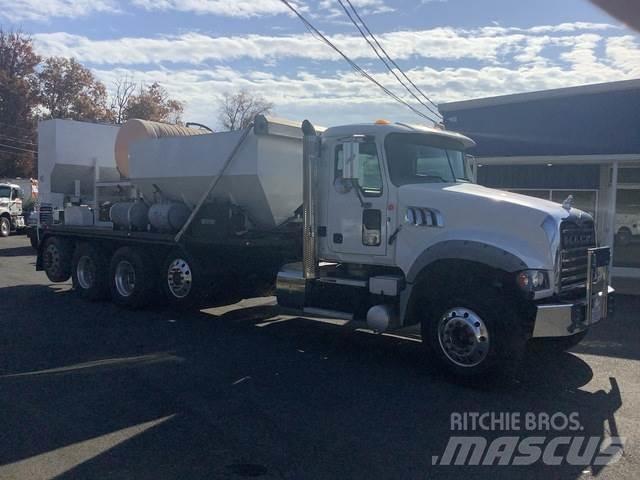 Mack GU713 Betonmixers en pompen