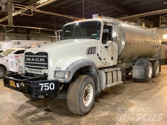 Mack GU713 Water tankwagens