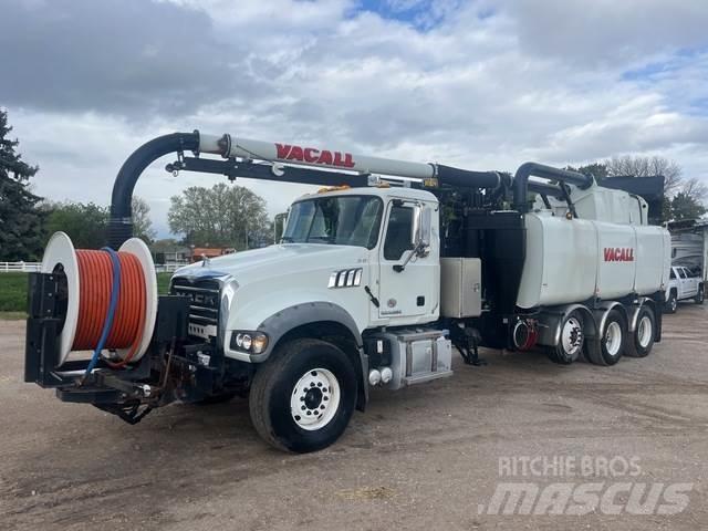 Mack GU713 Rupsgraafmachines