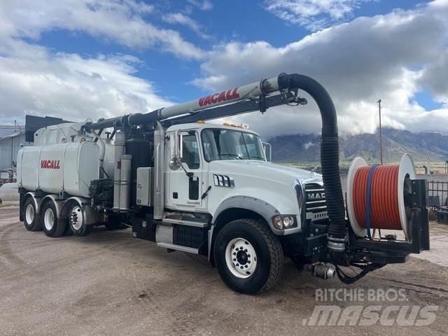 Mack GU713 Rupsgraafmachines
