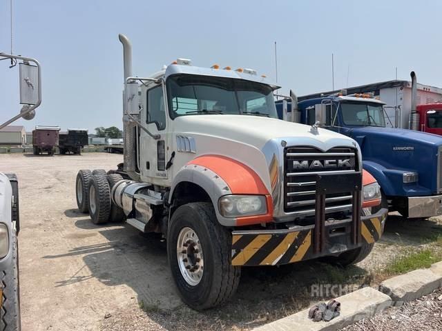 Mack GU713 Trekkers