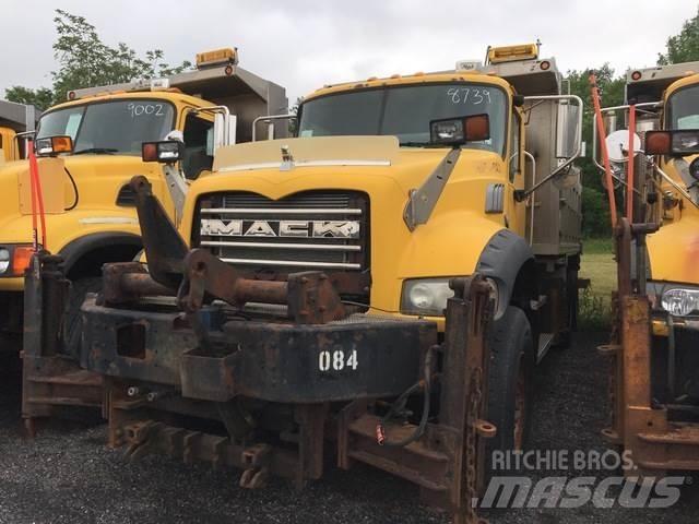 Mack GU713 Sneeuwschuivers en -ploegen