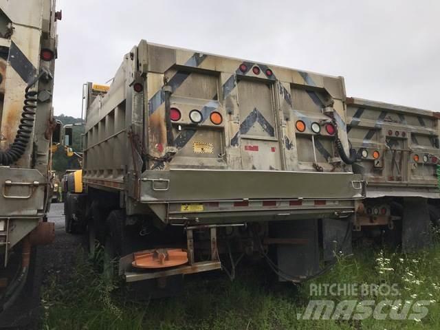 Mack GU713 Sneeuwschuivers en -ploegen