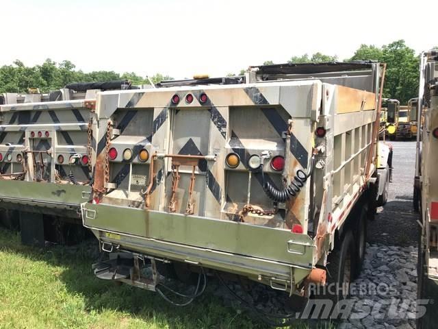 Mack GU713 Sneeuwschuivers en -ploegen