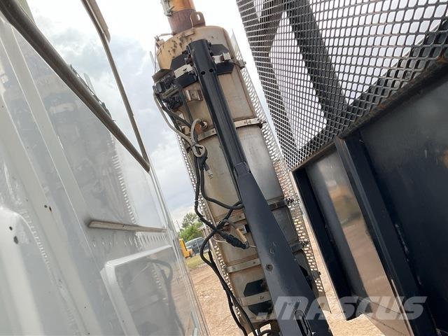 Mack GU713 Platte bakwagens