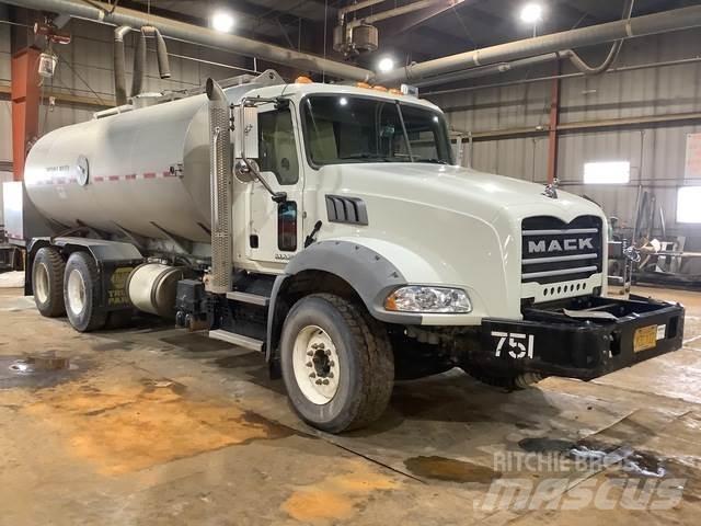 Mack GU813 Water tankwagens
