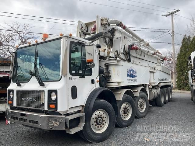 Mack MR688S Betonpomptrucks