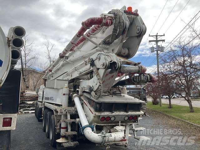 Mack MR688S Betonpomptrucks