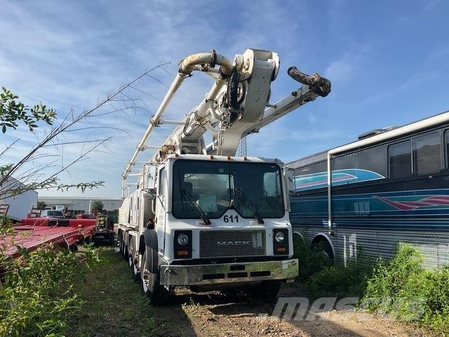 Mack MR688S Betonpomptrucks