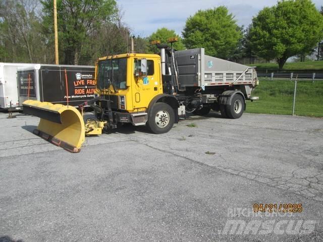 Mack MR690P Sneeuwschuivers en -ploegen