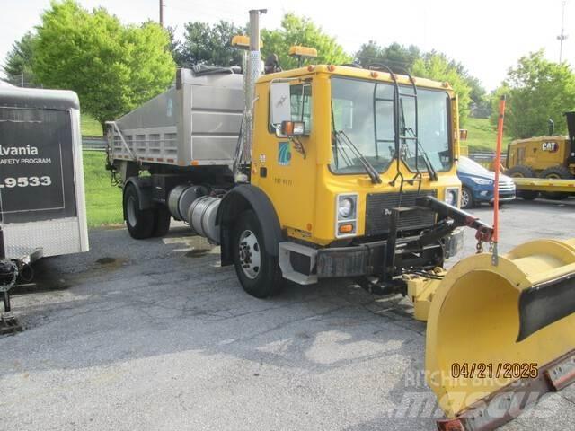 Mack MR690P Sneeuwschuivers en -ploegen
