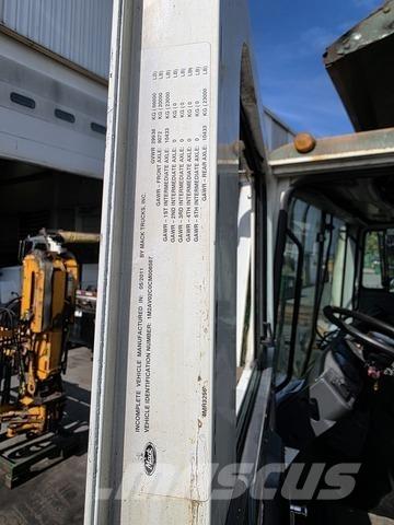 Mack MRU613 Vuilniswagens