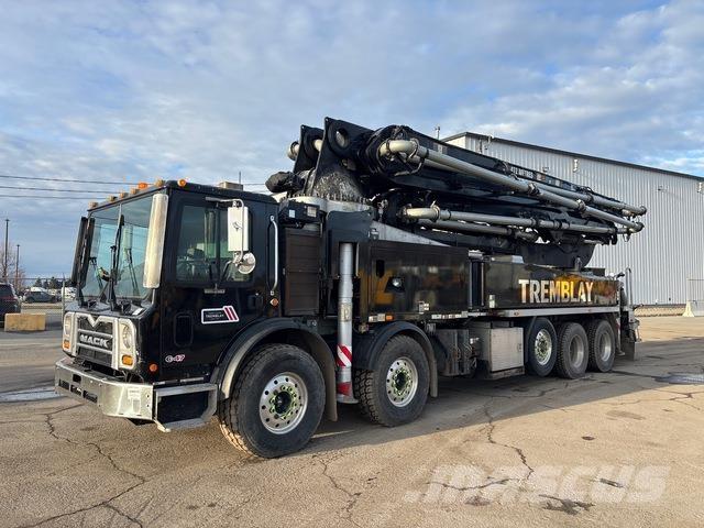 Mack MRU613 Betonpomptrucks
