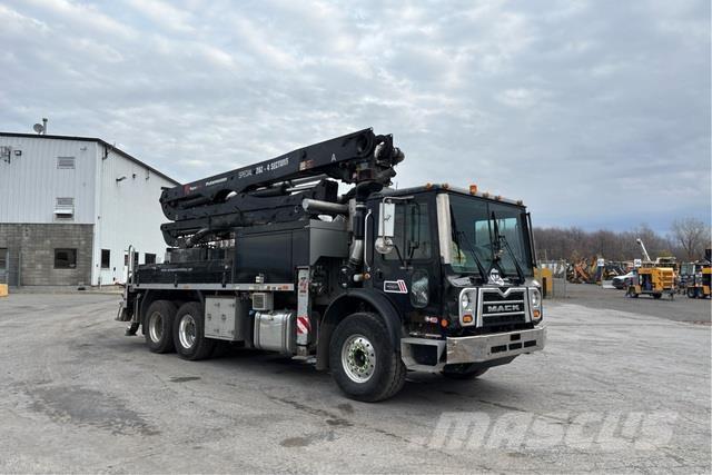 Mack MRU613 Betonpomptrucks