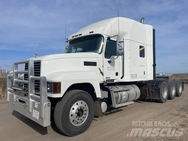 Mack PI86T Trekkers