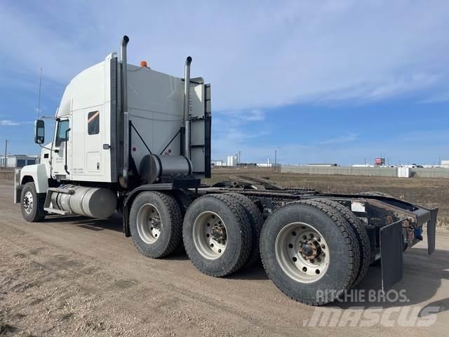 Mack PI86T Trekkers