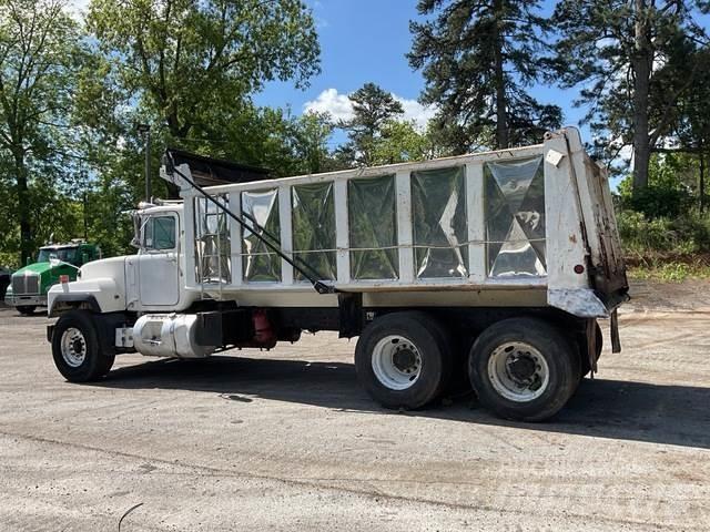 Mack RD600 Kipper