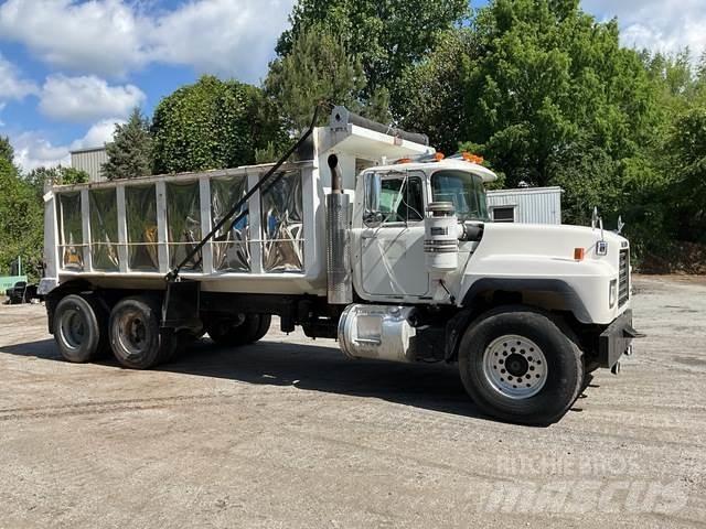 Mack RD600 Kipper