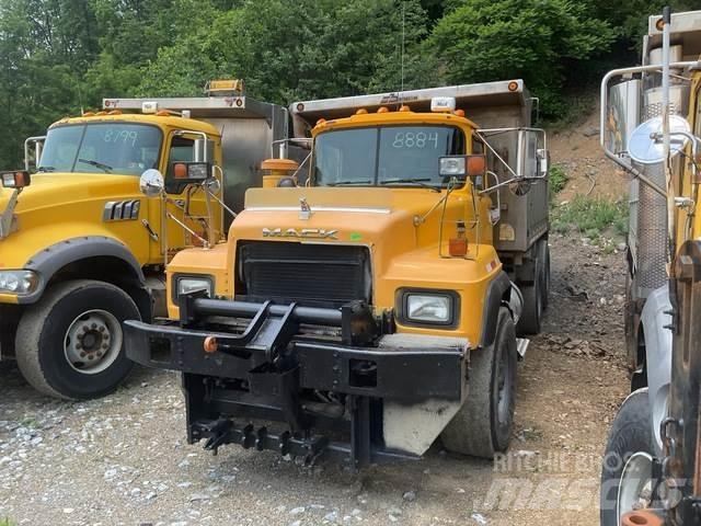 Mack RD688S Zand- en zoutstrooimachines